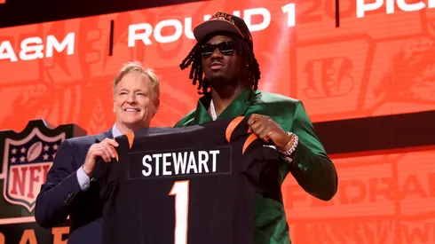 Edge Rusher Shemar Stewart of Texas A&M poses with NFL Commissioner Roger Goodell after being selected seventeenth overall pick by the Cincinnati Bengals during the first round of the 2025 NFL Draft at Lambeau Field on April 24, 2025 in Green Bay, Wisconsin.