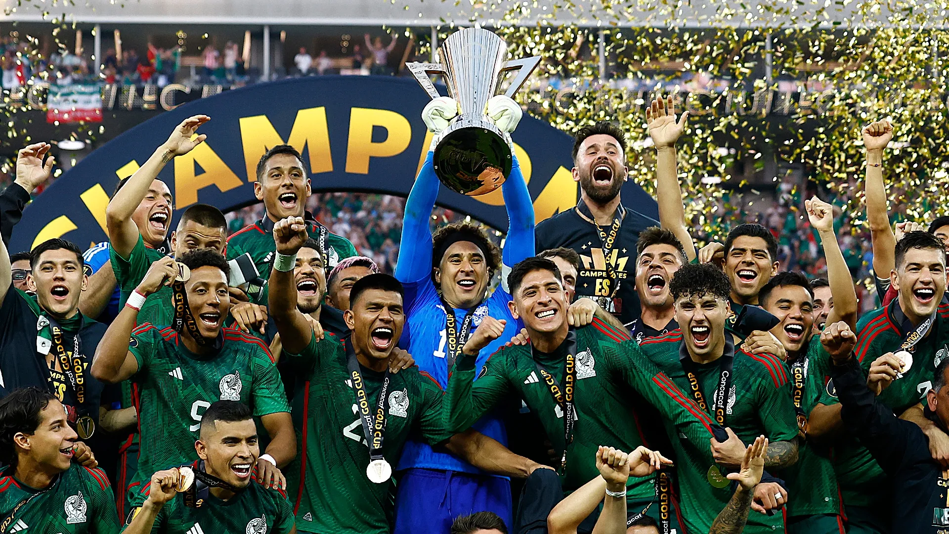 Mexico lifting the Concacaf Gold Cup 2023 trophy.