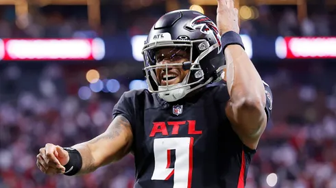 Michael Penix Jr. celebrates after throwing a touchdown pass to Drake London.