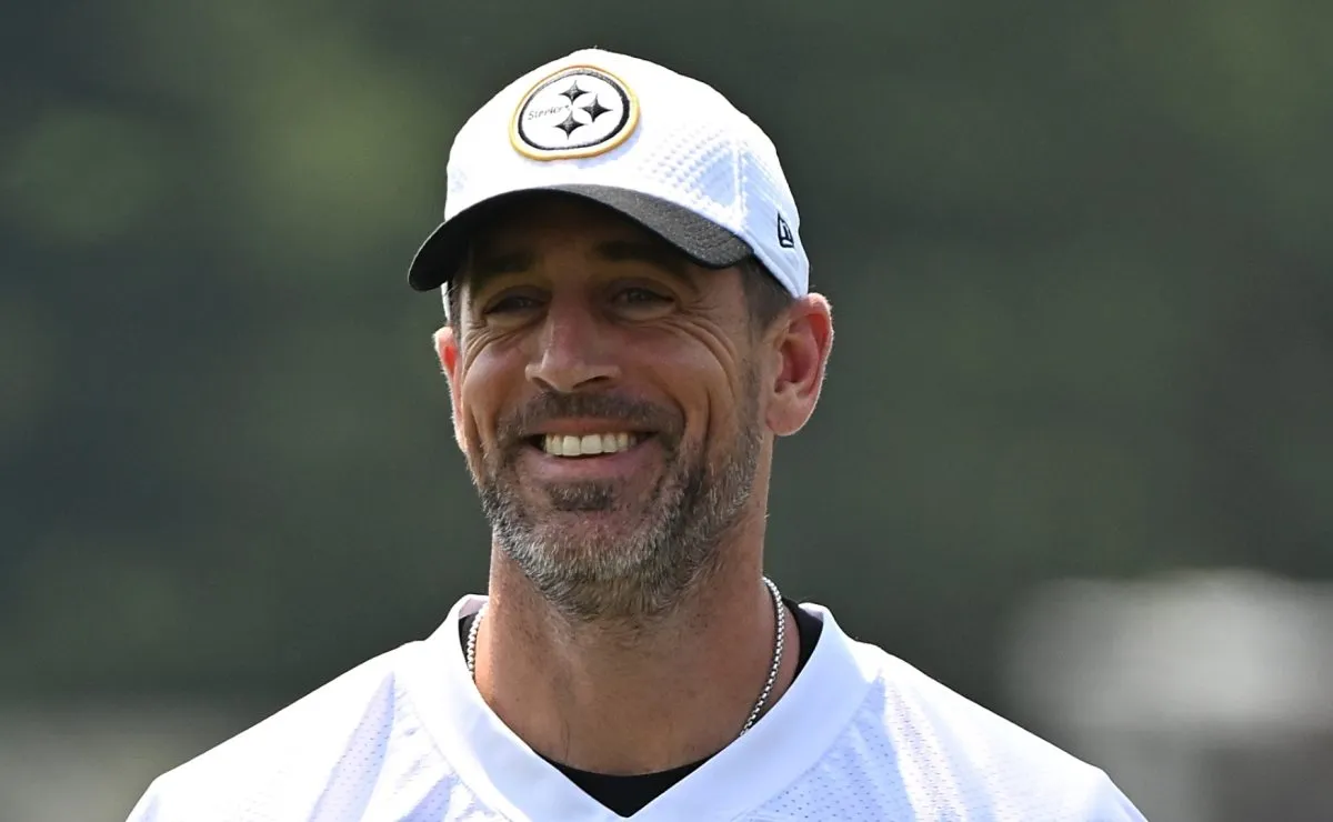 Aaron Rodgers reveals his favorite NFL quarterback of all time and ...
