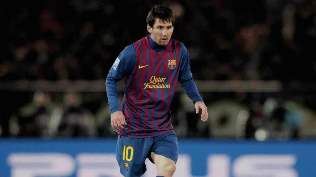 Lionel Messi controls the ball during the FIFA Club World Cup Final match between Santos and Barcelona in 2011.