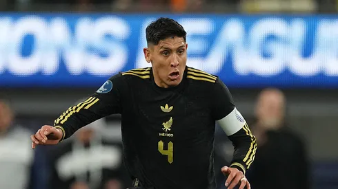 Edson Álvarez #4 of Mexico controls the ball against Panama