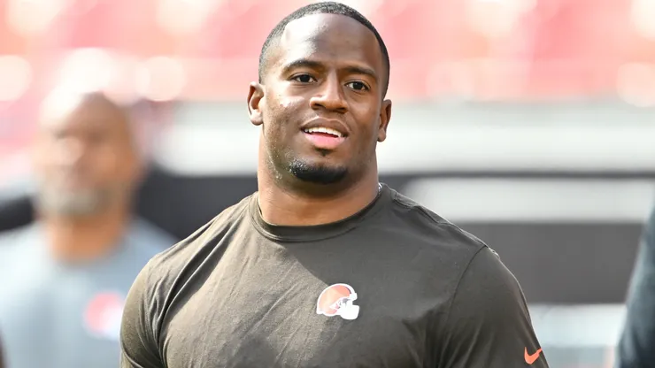 Nick Chubb #24 of the Cleveland Browns warms up prior to a game against the New York Giants at Cleveland Browns Stadium on September 22, 2024 in Cleveland, Ohio.