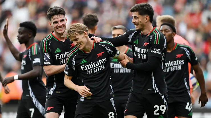 Martin Odegaard of Arsenal celebrates scoring his team's second goal with teammates during the Premier League match between Southampton FC and Arsenal FC at St Mary's Stadium on May 25, 2025 in Southampton, England.