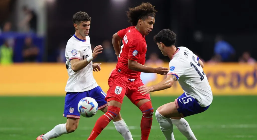 Adalberto Carrasquilla facing Christian Pulisic