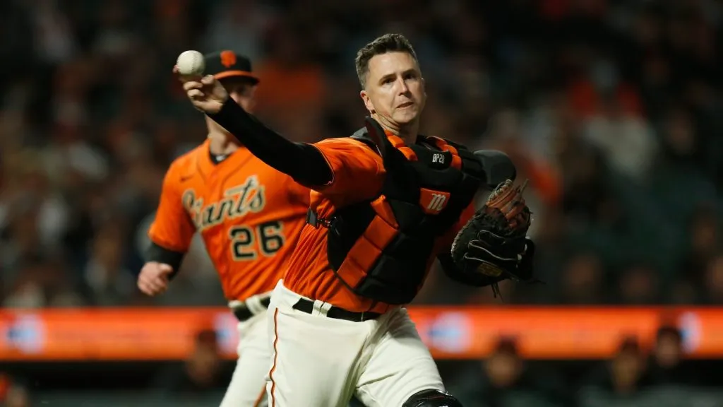 SAN FRANCISCO, CALIFORNIA – OCTOBER 01: Buster Posey #28 of the San Francisco Giants fields the ball and throws to first base to get an out on Jake Cronenworth #9 of the San Diego Padres in the top of the first inning at Oracle Park on October 01, 2021 in San Francisco, California. (Photo by Lachlan Cunningham/Getty Images)