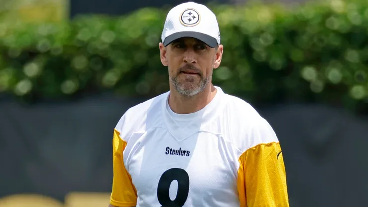Quarterback Aaron Rodgers #8 of the Pittsburgh Steelers