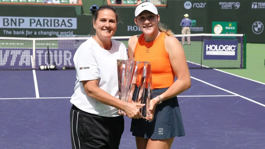 Coach Conchita Martinez and Mirra Andreeva of Russia pose with the championship trophy after defeating Aryna Sabalenka at Indian Wells. (Clive Brunskill/Getty Images)
