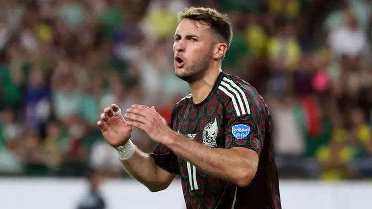 Santiago Gimenez of Mexico reacts in the second half during the CONMEBOL Copa America 2024 Group D match between Mexico and Ecuador.