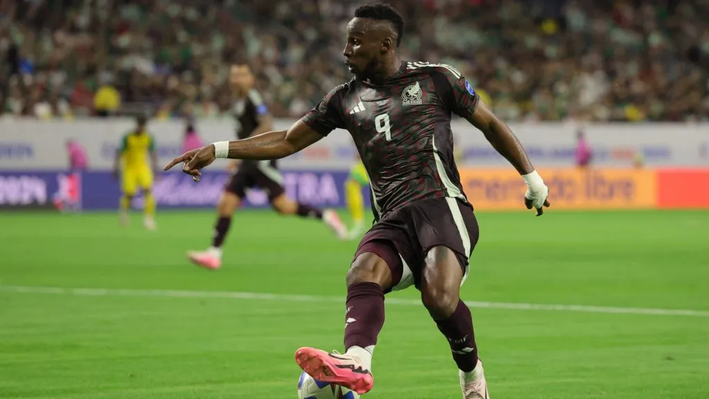 Julian Quiñones of Mexico controls the ball during the CONMEBOL Copa America 2024 Group B match between Mexico and Jamaica. (Carmen Mandato/Getty Images)