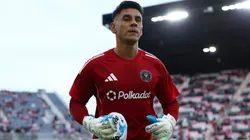 Óscar Ustari #19 of Inter Miami CF warms up prior to the MLS match between Inter Miami CF and CF Montréal at Chase Stadium on May 28, 2025.