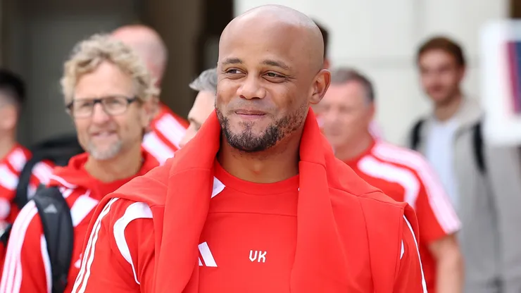 Head coach Vincent Kompany of FC Bayern Munchen arrives at Orlando International Airport prior to the 2025 FIFA Club World Cup on June 10, 2025.