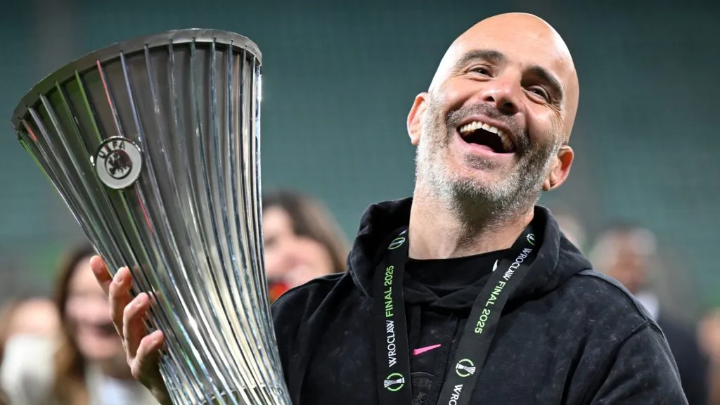 Enzo Maresca, Manager of Chelsea, celebrates with the UEFA Conference League trophy after his team’s victory in the UEFA Conference League Final 2025. (Source: Stuart Franklin/Getty Images)