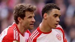 Thomas Müller of Bayern München talks to his team mate Jamal Musiala during the Bundesliga match between FC Bayern München and 1. FSV Mainz 05