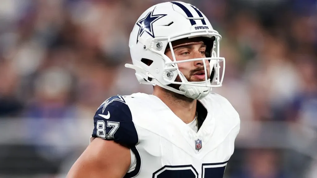 Jake Ferguson #87 of the Dallas Cowboys in action during the game against the New York Giants at MetLife Stadium on September 26, 2024 in East Rutherford, New Jersey.