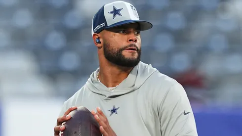 Dak Prescott warms up on September 10, 2023 in East Rutherford, New Jersey.