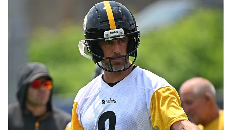 Aaron Rodgers #8 of the Pittsburgh Steelers in action during Minicamp at UPMC Rooney Sports Complex on June 12, 2025 in Pittsburgh, Pennsylvania.