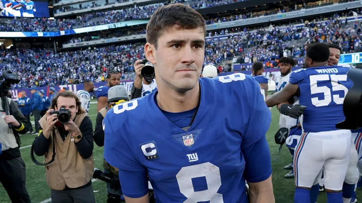 Daniel Jones #8 of the New York Giants celebrates while running off the field after defeating the Indianapolis Colts 38-10 at MetLife Stadium on January 01, 2023 in East Rutherford, New Jersey.
