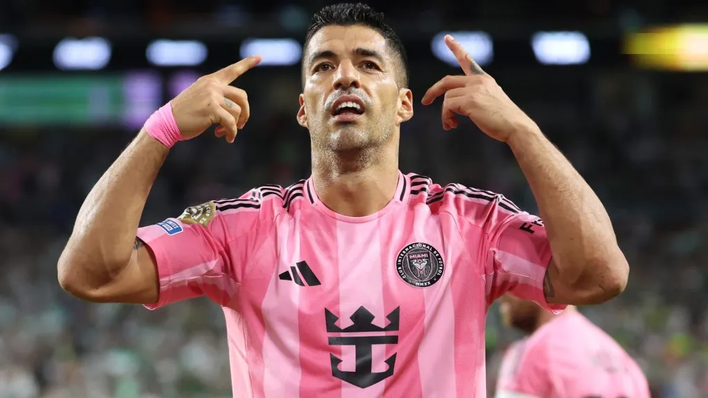 Luis Suarez celebrating a goal