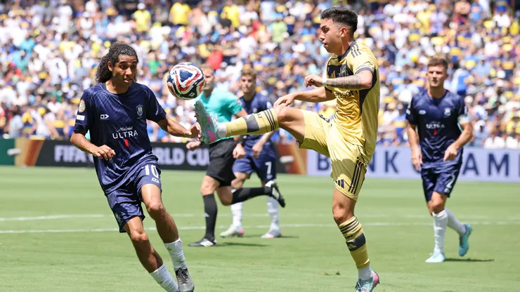 Alan Velasco #20 of CA Boca Juniors battles for possession with Dylan Manickum #10 of Auckland City FC