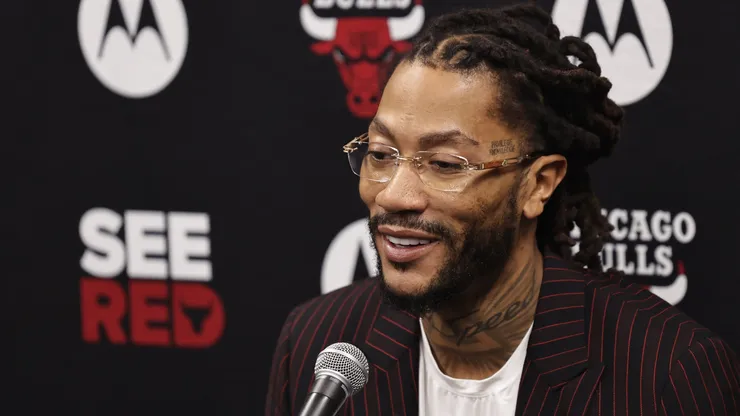 Former Chicago Bulls star Derrick Rose addresses the media before a game between the Chicago Bulls and the New York Knicks
