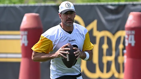 Aaron Rodgers #8 of the Pittsburgh Steelers in action during Minicamp at UPMC Rooney Sports Complex on June 12, 2025 in Pittsburgh, Pennsylvania.