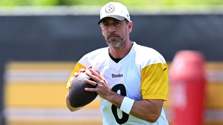 Aaron Rodgers #8 of the Pittsburgh Steelers.
