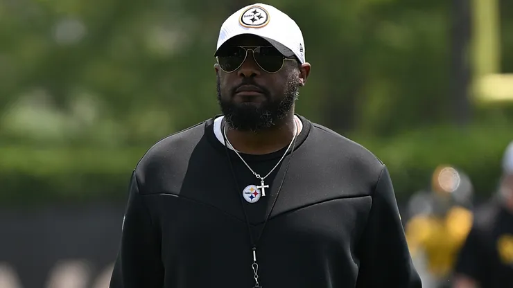 Head coach Mike Tomlin of the Pittsburgh Steelers looks on during Minicamp at UPMC Rooney Sports Complex on June 12, 2025 in Pittsburgh, Pennsylvania.