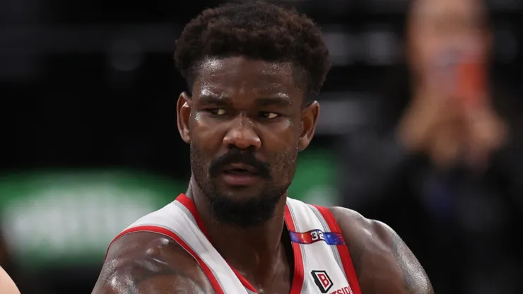 Deandre Ayton #2 of the Portland Trail Blazers covers up his steal of an inbound pass in front of Ivica Zubac #40 of the LA Clippers during a 106-105 Trail Blazers win at Intuit Dome on October 30, 2024 in Inglewood, California.