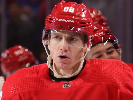 Red Wings re-sign towering forward to support Patrick Kane in key depth move