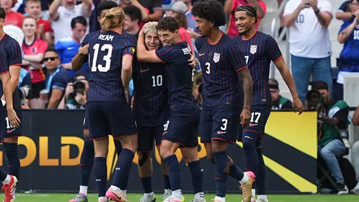 Diego Luna #10 of United States celebrates with teammates after scoring against Guatemala during the first half of the Gold Cup 2025 semifinal.
