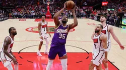 Kevin Durant #35 of the Phoenix Suns shoots the ball against the Houston Rockets during the second half at Toyota Center on February 12, 2025 in Houston, Texas.