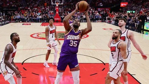 Kevin Durant #35 of the Phoenix Suns shoots the ball against the Houston Rockets during the second half at Toyota Center on February 12, 2025 in Houston, Texas.