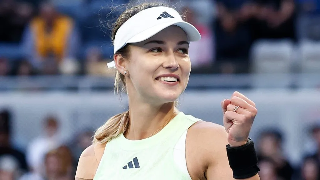 Anna Kalinskaya celebrates winning match point during their fourth round singles match against Jasmine Paolini of Italy during the 2024 Australian Open. (Source: Daniel Pockett/Getty Images)