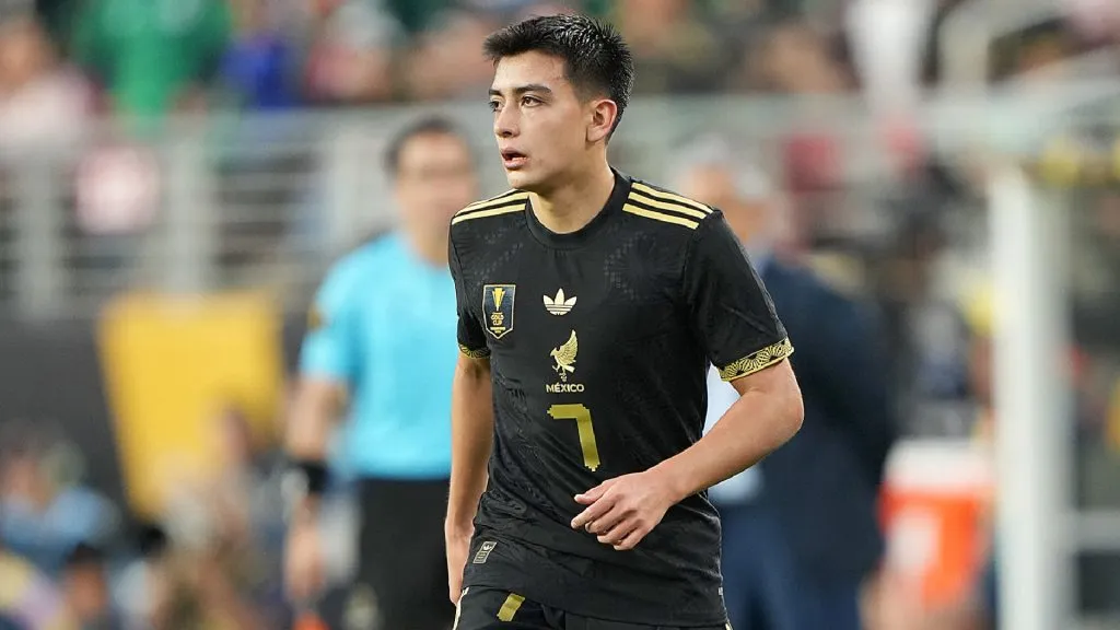 Gilberto Mora #7 of Mexico controls the ball against Honduras in the second half of the Concacaf Gold Cup semifinals game at Levi’s Stadium on July 02, 2025. (Source: Thearon W. Henderson/Getty Images)
