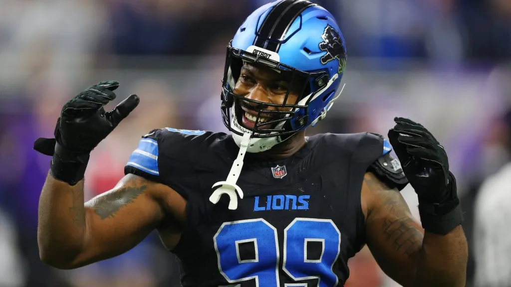 Za'Darius Smith is the name called to sign for Washington