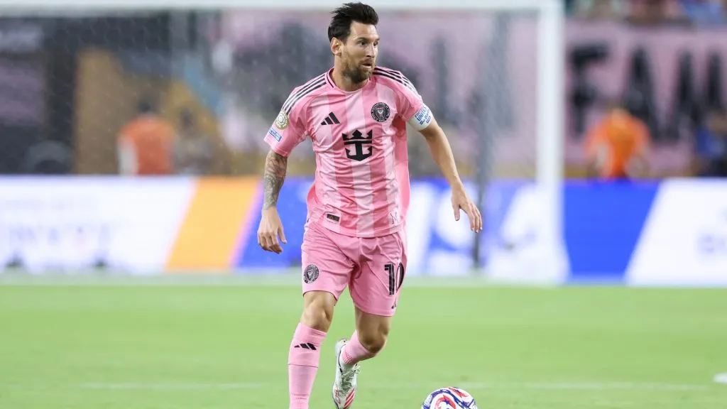 Lionel Messi #10 of Inter Miami CF controls the ball during the FIFA Club World Cup 2025 group A match against Palmeiras. (Megan Briggs/Getty Images)