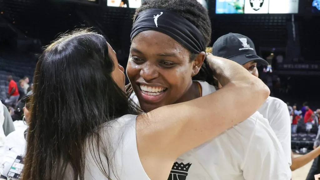 Sandy Brondello Jonquel Jones