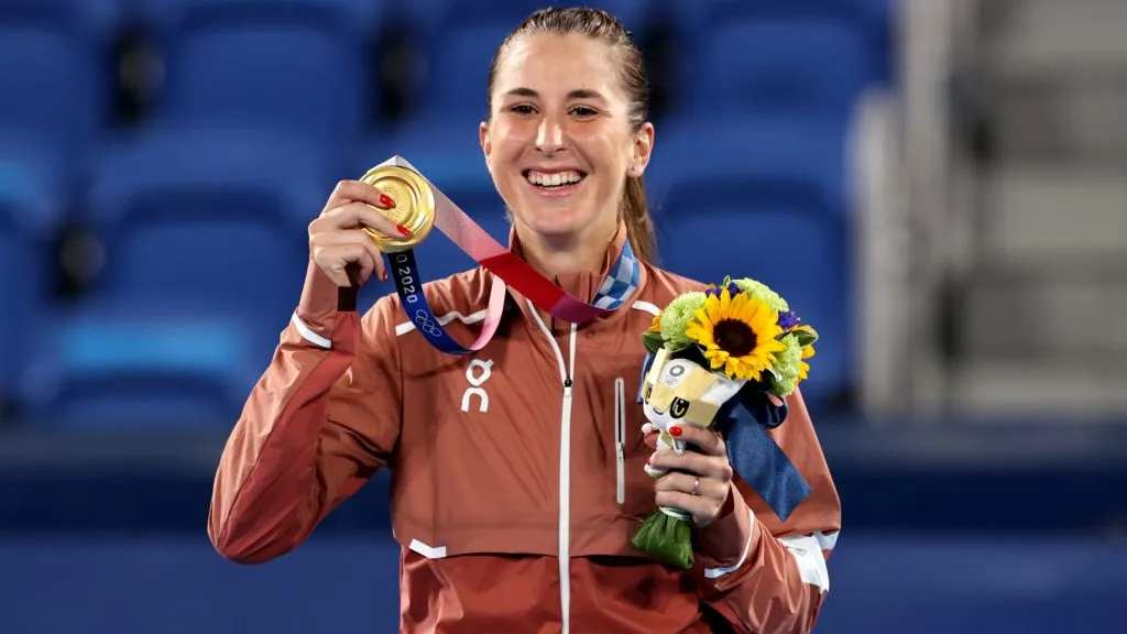 Belinda Bencic smiles with her gold medal from the podium during the medal ceremony in the Women’s Singles Gold Medal match on day eight of the Tokyo 2020 Olympic Games. (Source: Clive Brunskill/Getty Images)