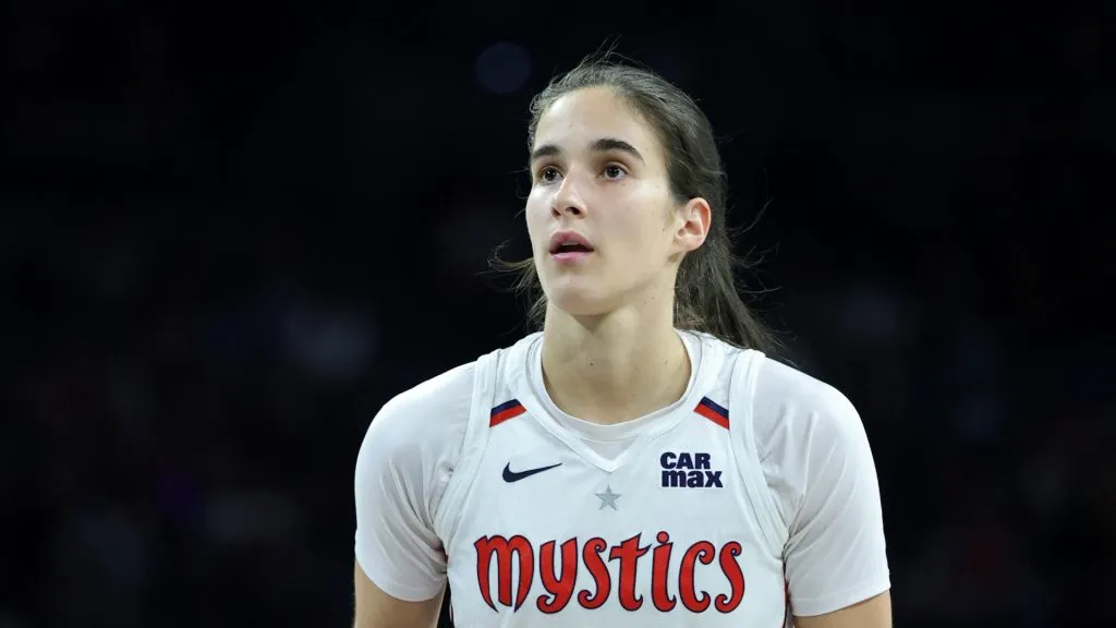 sonia citron looks on