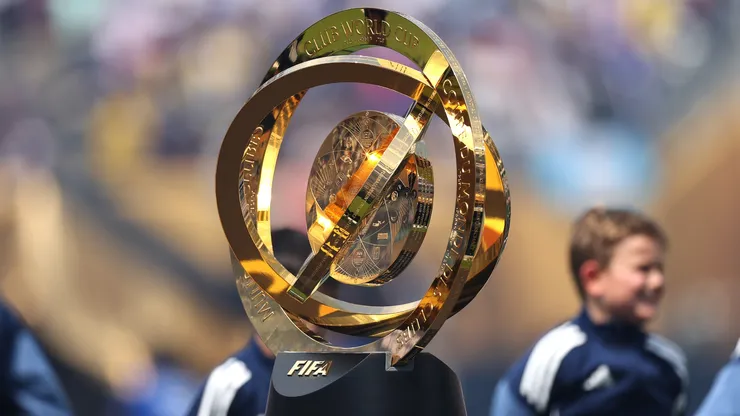 Do the FIFA Club World Cup 2025 champions get automatic qualification for the 2029 tournament?