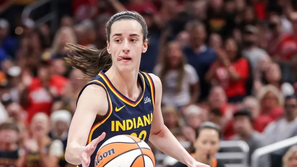 Caitlin Clark during the match against Dallas Wings (Michael Hickey/Getty Images)