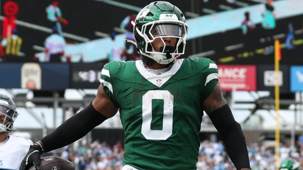 Braelon Allen #0 of the New York Jets scores a second half touchdown against the Tennessee Titans at Nissan Stadium on September 15, 2024 in Nashville, Tennessee.