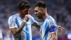 Rodrigo De Paul speaks with Lionel Messi during the 2024 Copa America match between Argentina and Canada