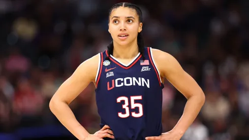 Azzi Fudd #35 of the UConn Huskies