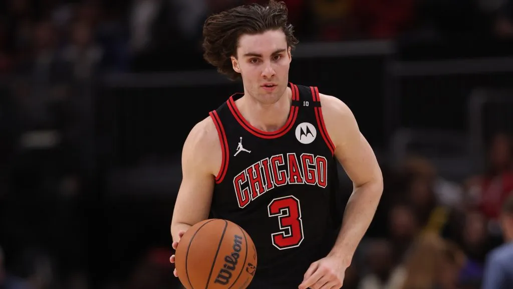 Josh Giddey #3 of the Chicago Bulls dribbles up the court against the Los Angeles Lakers. (Michael Reaves/Getty Images)