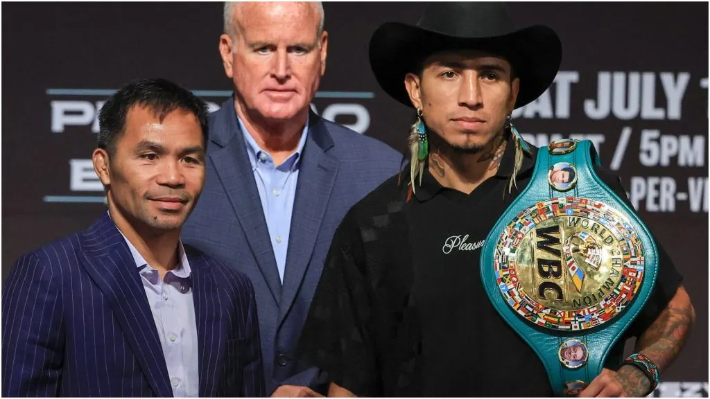 Manny Pacquiao (L) and WBC welterweight champion Mario Barrios (R) pose duringnews conference – Ethan Miller/Getty Images