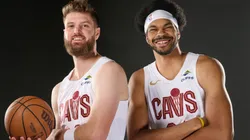 Dean Wade #32 and Jarrett Allen #31 of the Cleveland Cavaliers