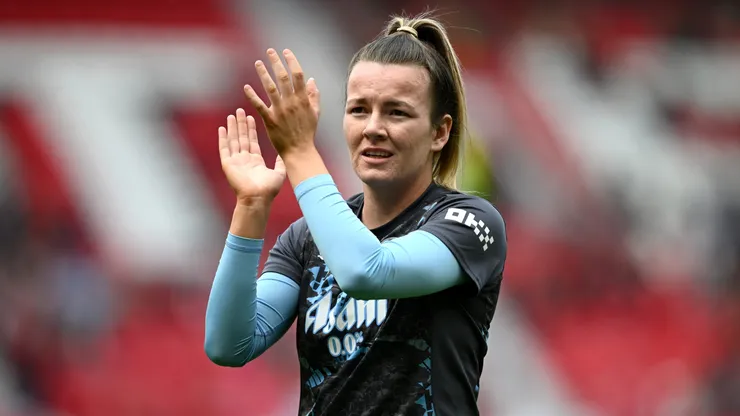Lauren Hemp of Manchester City applauds the fans prior to the Barclays Women's Super League match between Manchester United and Manchester City at Old Trafford on May 04, 2025.