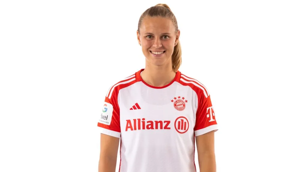 Klara Buehl #17 poses during the team presentation of FC Bayern Muenchen Women’s at FC Bayern Muenchne Acadamy on September 4, 2023. (Source: Vera Loitzsch/Getty Images)